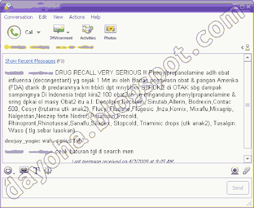Udah pada punya Yahoo Messenger khan? Klik untuk men-download (mengunduh - halah)