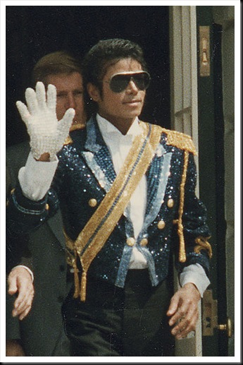 393px-Michael_Jackson_1984 393px-Michael_Jackson_1984
