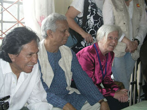 Ingrid Munro, Mohamad Yunus et Alejandro Toledo