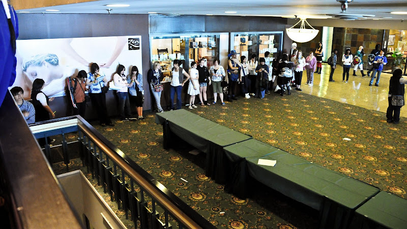 Anime North 2009: Wristband lineup for Quatre Koe. Taken by a friend. Anime North 2009: Wristband lineup for Quatre Koe. Taken by a friend.