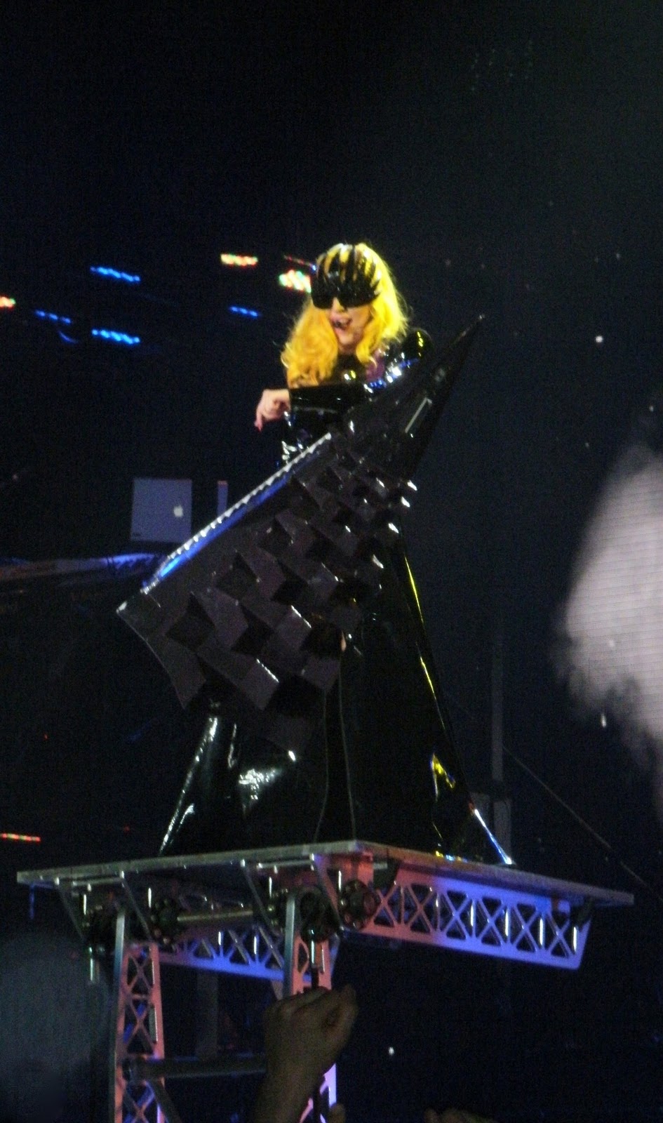[Lady-Gaga---Torino-9-nov2010-018mod3.jpg]