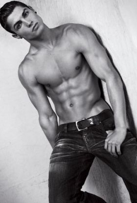 [cristiano-ronaldo-emporio-armani-jeans-photos[3].jpg]