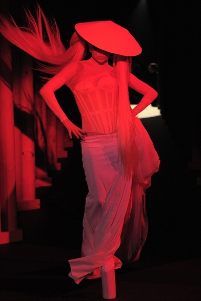 [Mugler - Gaga finale[3].jpg]