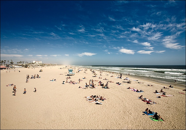 [huntington_beach_wide_clouds_01[2].jpg]
