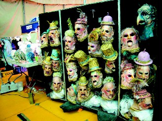 Alegria每個演員有完全符合自己臉型的面具，每個面具耗時90小時以手工製成。
