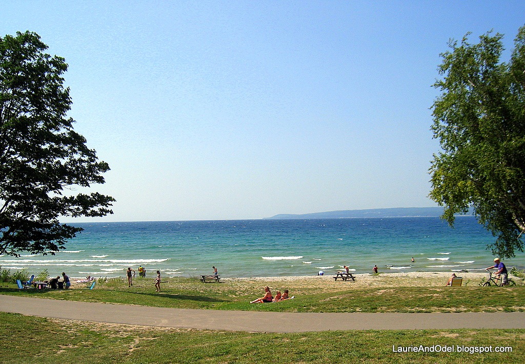 [Beach and bike trail[2].jpg]