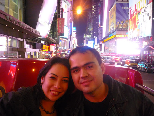 Rebeca e Rodrigo na Times Square - Out 2009