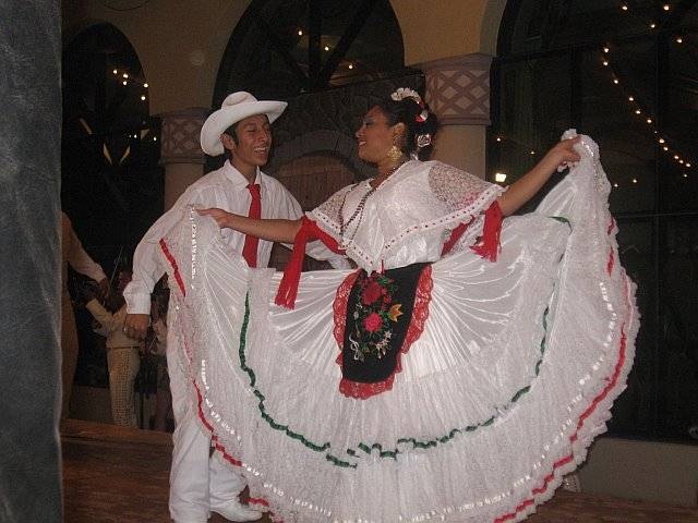 [mexican_fiesta_dancers4.jpg]