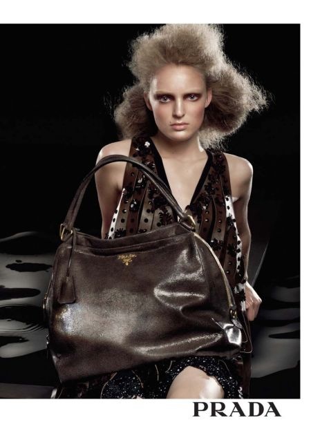prada-Elle 2009-09 US-5_Page_2