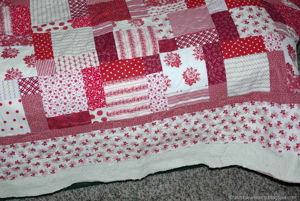 [Red and white quilt without binding[10].jpg]