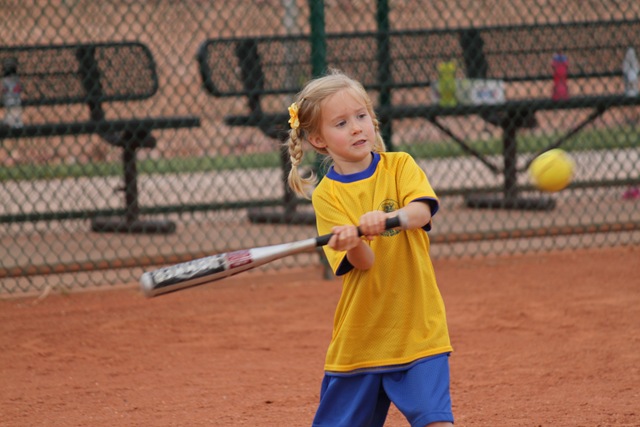 [Emma softball hitting 5-25-2010 5-40-32 PM 4752x3168[1].jpg]