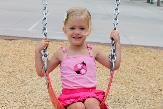 [Abigail swings[3].jpg]