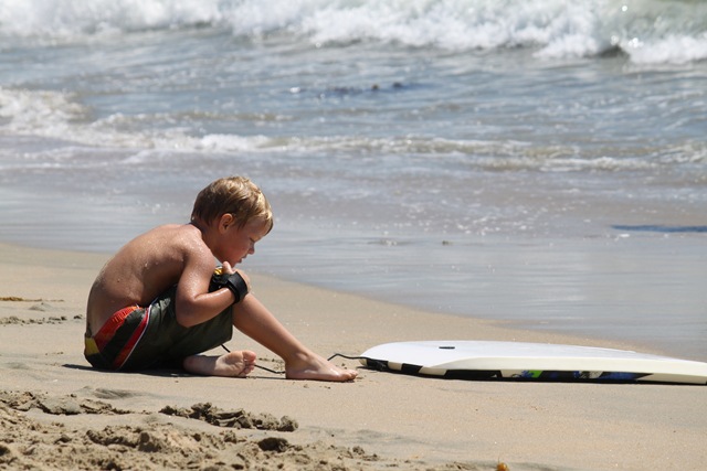 [Dane on Beach 9-4-2010 2-09-28 PM[3].jpg]
