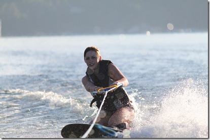 Ellie kneeboarding am 9-7-2010 7-37-18 AM