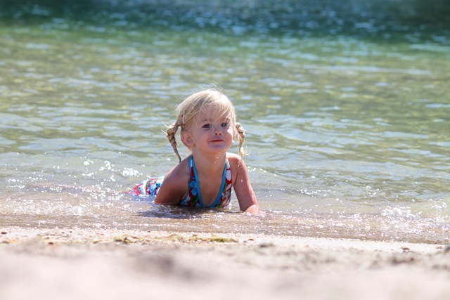 [abigail island 9-7-2010 3-05-32 PM[3].jpg]