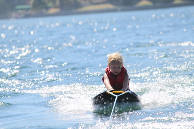 [Emma kneeboarding2 9-6-2010 3-09-32 PM[3].jpg]