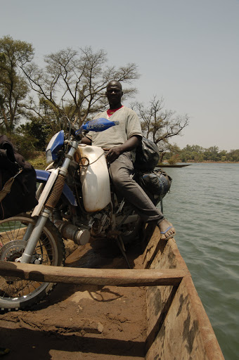 Boat guy balances my bike in a pirogue