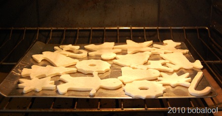 [12 14 10 salt dough ornaments baking[2].jpg]
