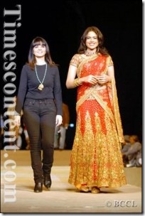 Sameera-Reddy-walks-the-ramp-with-designer-Neeta-Lulla-200x300