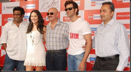 Hrithik-Roshan-and-Barbara-Mori-kites-promotional-event-5