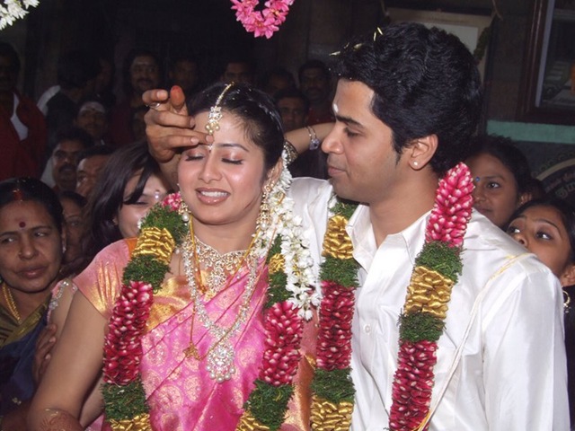 [actress-sangeetha-marriage-stills-2[4].jpg]
