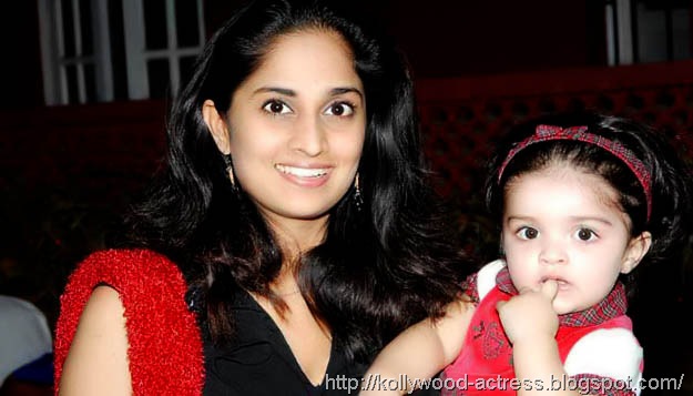 [ajith-shalini-daughter-baby-anoushka-first-birthday-celebration-stills-3[5].jpg]