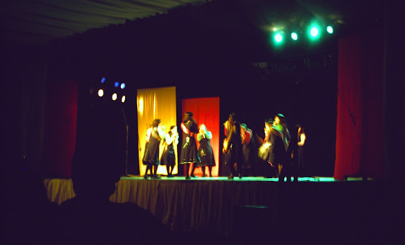 Lakitas Matriasaya en teatro de Chillan