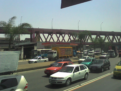 Av Brasil A Av. Brasil constantemente está engarrafada
