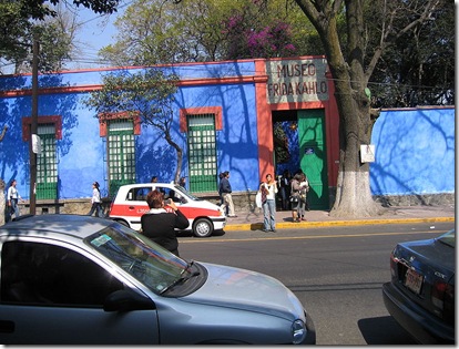 800px-The_Blue_House_1 800px-The_Blue_House_1