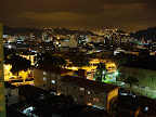 Vista noturna de casa