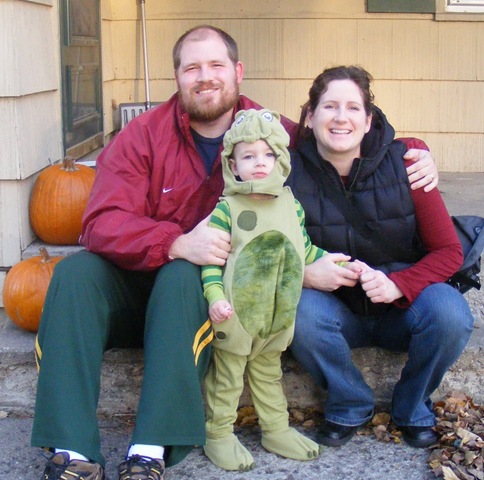 [raking leaves halloween with Raleigh 061[3].jpg]