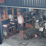 Andy beim Barbecue in der Garage :-)