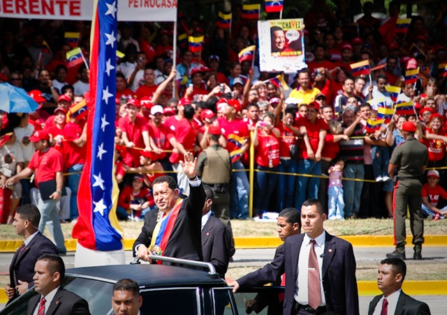 [Chavez Waves to the Crowd[3].jpg]