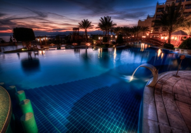 [Aqaba Sunset Pool[3].jpg]