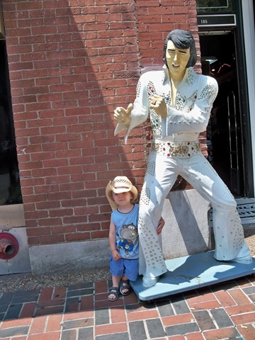 [july42010Nashville1582.jpg]