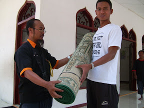     Merupakan Program Insidental dan telah membagi sajadah ke lebih dari 15 masjid dan mushola diwilayah Solo dan Sukoharjo 
