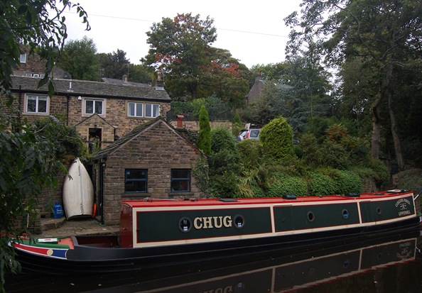 A walk along the canal at Uppermill 26/09/2010.