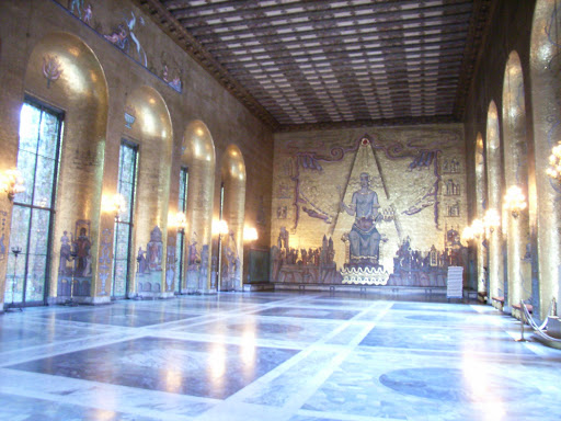 The famous Golden Hall. 著名的金厅.