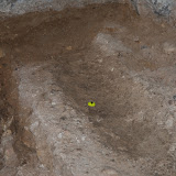 Cresta del mur B amb el rec de desguàs. mur medieval3.jpg