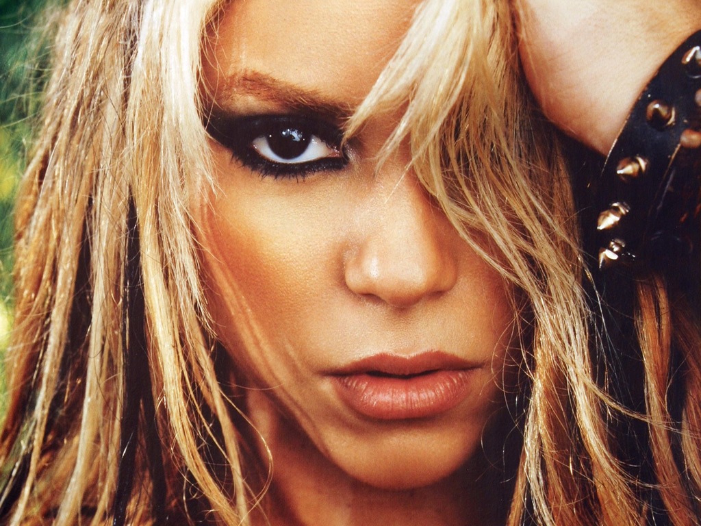 [shakirasexywallpapers1024x7684hollyw.jpg]