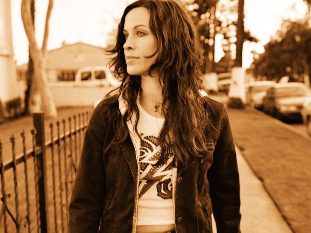 [AlanisMorissette1024x768wallpaper003.jpg]