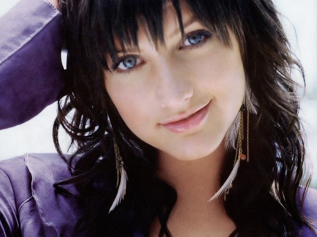 [Ashlee Simpson 21 1024x768 Hollywood Celebs Wallpapers[2].jpg]