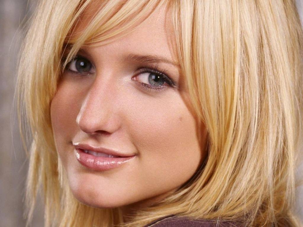 [Ashlee Simpson 26 1024x768 Hollywood Celebs Wallpapers[2].jpg]