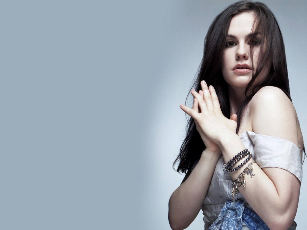 [Anna Paquin 16 1024x768 Wallpaper[2].jpg]
