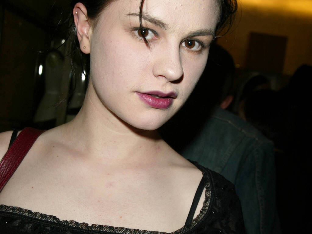 [Anna Paquin 3 1024x768 Wallpaper[2].jpg]