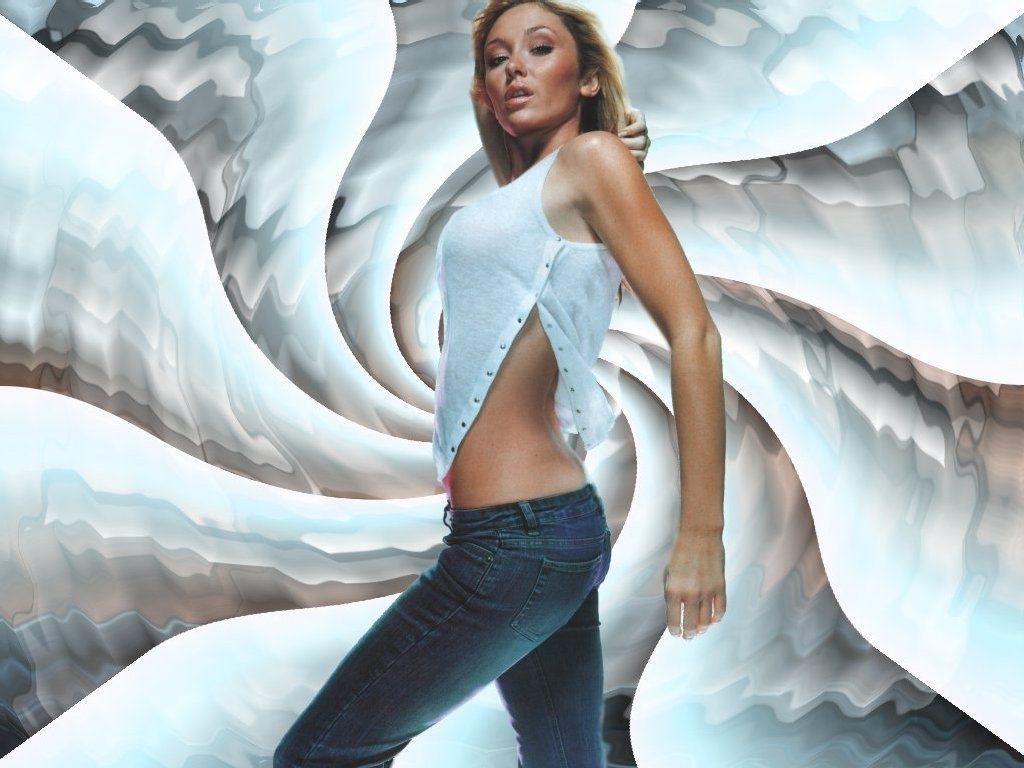 [Atomic Kitten 1024x768 14 Hollywood celebs Wallpapers [2].jpg]