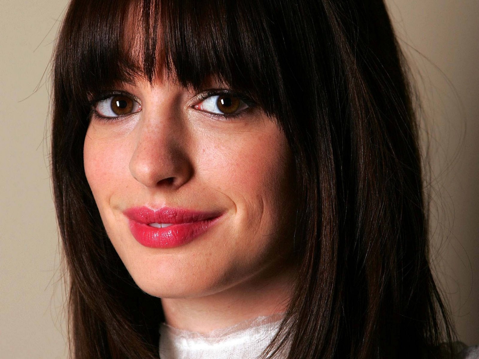 [Anne Hathaway 53 1600x1200 unique desktop wallpapers[2].jpg]
