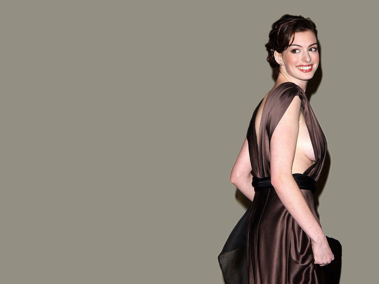 [Anne Hathaway 58 1600x1200 unique desktop wallpapers[2].jpg]