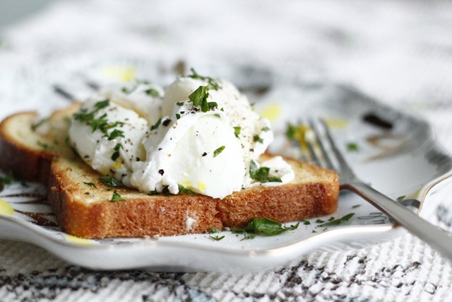 [20110321PoachedEggs1012.jpg]