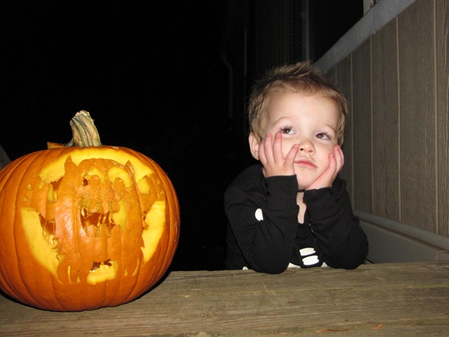 [carving the pumpkin 074[3].jpg]